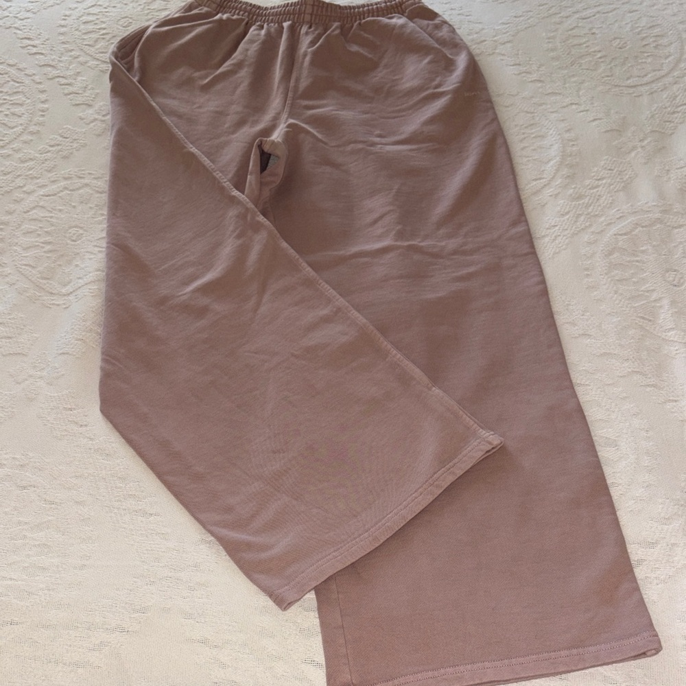 Skims Women’s Boyfriend Fleece Wide Leg SweatPants Light Fawn BNWT M